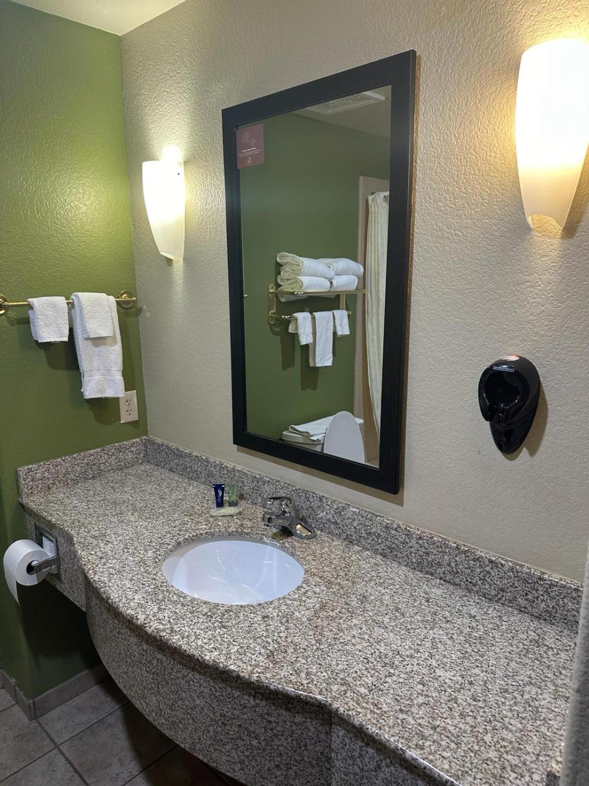 Sleep Inn & Suites At Six Flags San Antonio Eksteriør billede